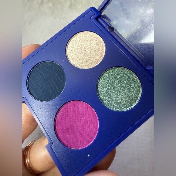 Treslucé Beauty Divine Diosa Eyeshadow Quad Palette - Picture 7 of 10